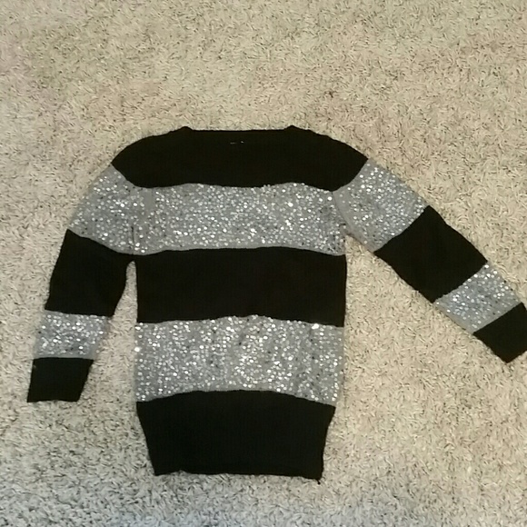 Black and silver sequence sweater - Picture 3 of 3